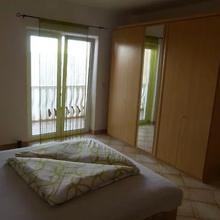Ivanic Apartment Vir