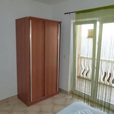 Ivanic Apartment *