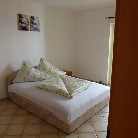 Ivanic Apartment Vir