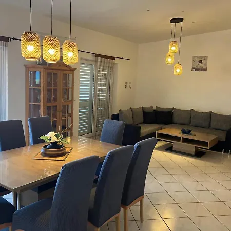 Ivanic Apartment Vir