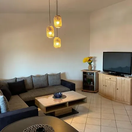 Ivanic Apartment Vir