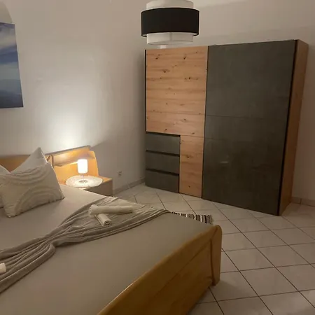 Ivanic Apartment *