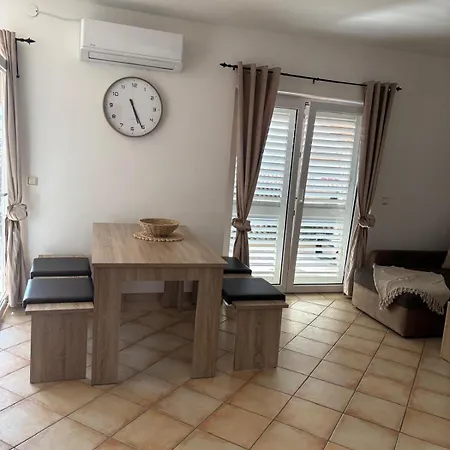 Ivanic Apartman *